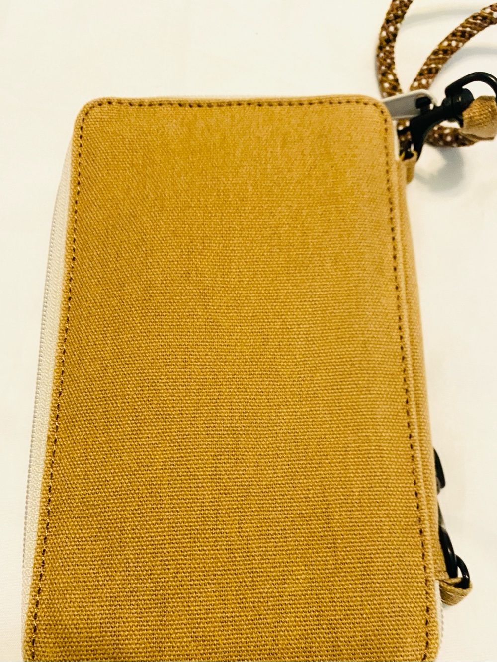 Kavu Go Time Crossbody Wallet Tan Beige EUC - Picture 3 of 4